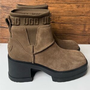 UGG Women's Moxy Chelsea Dark Toffee Brown Suede Chunky Heel Boot Size 8 - NEW